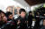 [2016-03-23] 공천문제로 8일동안 잠적했던 유승민 의원이 23일 오후 용계동 자택으로 들어가고 있다. [사진공동취재단] 출처 중앙포토