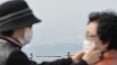 월 10만원 넘는 마스크 비용에 미세먼지 대처도 ‘양극화’ 논란