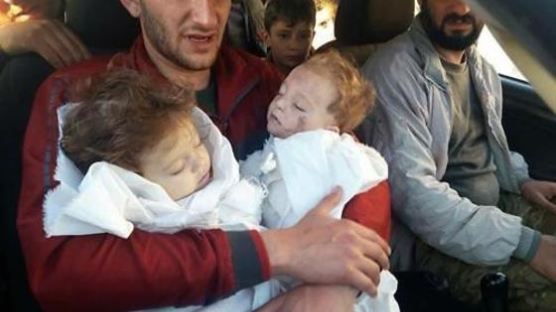 "아가야 안녕.." 시리아 독가스 공격으로 9개월된 쌍둥이 잃은 아빠