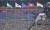 7일 평양 김일성경기장에서 열린 남북한 여자축구 아시안컵 예선전에서 태극기와 인공기가 같이 게양돼 있다. 뒤로 경기장 가득 메운 관중들이 보인다. 평양=사진공동취재단