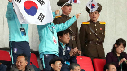 [포토이슈] 대략 난감한 순간...당황한 북한 군인들