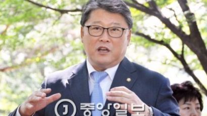 '친박' 조원진 대선출마 시사... "한국당 탈당, 탄핵 주도 세력에 전쟁 선포"