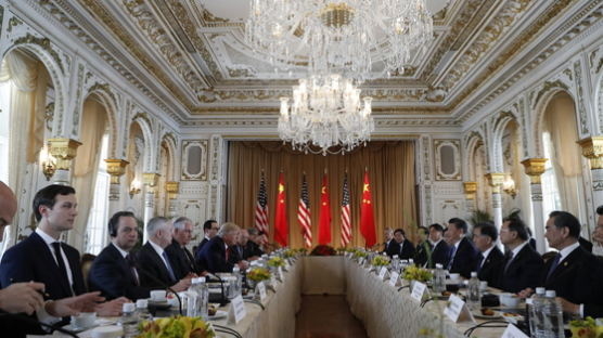 시진핑·트럼프 회담 배석에 향후 미·중 권력 구도 담겼다 