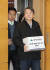 [2016-12-12] 12일 안철수 국민의당 의원이 박근혜 대통령 퇴진축구 서명서를 헌법재판소 민원실에 전달하고 있다. [중앙포토]