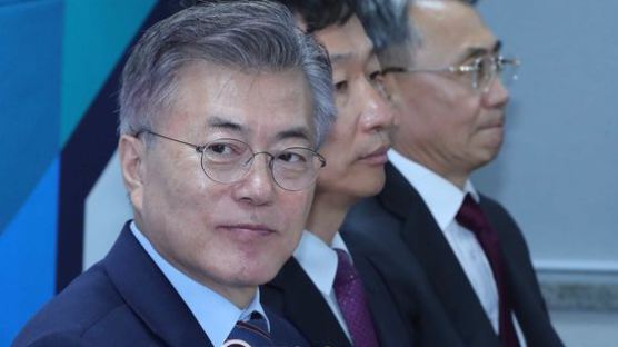 문재인 "사람 중심 경제성장 구조로 바꾸겠다"…'J노믹스' 발표