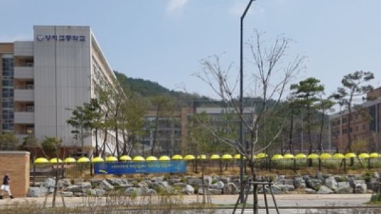 [박진석의 세종 통신]학교 담장 가득 채운 노란색 우산들...세월호 3주기의 풍경