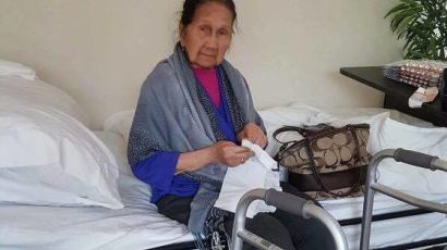 유나이티드 항공, 휠체어 탄 할머니 좌석 강등 논란