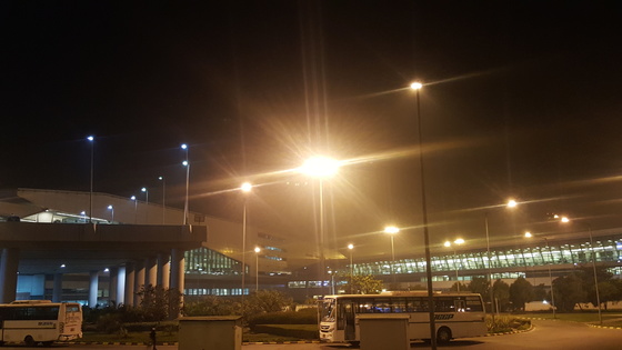 인도가 달라지고 있었다. 새롭게 건립한 델리 공항은 깔끔하고 현대적인 디자인이었다. 