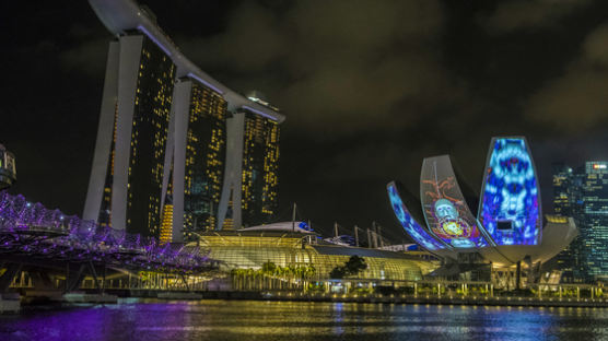 '두 얼굴의 도시' 싱가포르 밤은 낮보다 아름답다