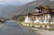 부탄에서 가장 아름다운 종(Dzong, 요새이자 사원) 중 하나인 푸나카 종.