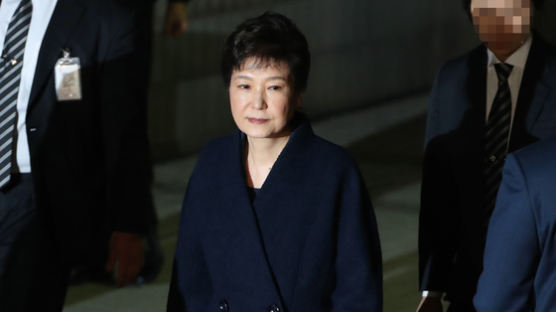 檢, 박 전 대통령 뇌물 혐의에 "몰수·추징대상 아냐"