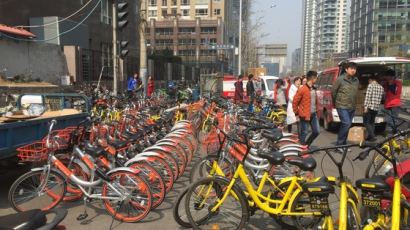 [예영준의 차이 나는 차이나] 이용자 5000만 눈앞 … 베이징 도로 점령한 공유자전거
