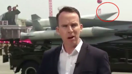 북한 미사일이 휘어져서 가짜라고?