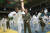  제3군야전사령부 태권도 시범단 장병들이 18일 오후 서울 삼성동 국기원에서 열린 '주한미군 태권도캠프'에서 미군 장병들의 발차기를 지도하고 있다.전민규 기자