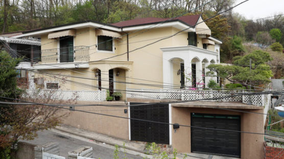 박 전 대통령, 삼성동 집 67억에 팔고 내곡동 집 28억에 샀다
