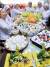 지난해 부활절을 앞두고 가톨릭대학교 대전성모병원에서 원목팀 수녀들이 정성스럽게 꾸민 달걀을 바구니에 옮겨 담고 있다. [중앙포토]
