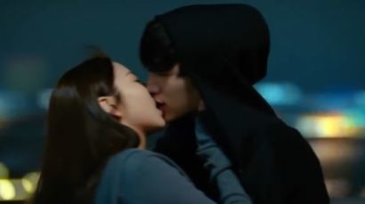 서강준·안소희 '무삭제 키스신' 영상 화제 