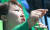 이언주 의원이 눈물로 국민의당 안철수 대선후보 지지를 호소하고 있다. [사진 뉴시스]