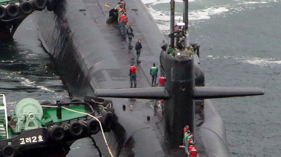 [서소문사진관] 부산 앞바다에 떠오른 미국 핵잠수함 미시간함
