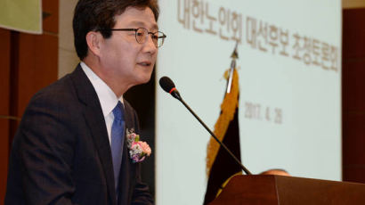 '완주 의지' 유승민, 서울서 노인ㆍ청년 동시 공략