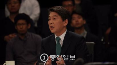 국민의당 "임경선 작가 식칼협박…'문재인 공포증' 가중시킨다"
