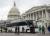 워싱턴의 의회에서 버스를 타고 3km거리의 백악관으로 향하는 미 상원의원들/슬레이트 캡처