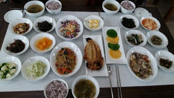  제주 애월의 맛과 흥···제주공룡랜드 보고 '뫔' 정식 먹고