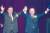 1997년 11월 김대중 새정치국민회의 총재와 김종필 자유민주연합 총재가 공동정부 구성, 내각제 개헌 등을 전제로 대선후보 단일화에 합의한 뒤 손을 번쩍 들어 기쁨을 표하고 있다. [중앙포토]