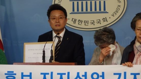 "미안하다 내 아들아, 못난 엄마라서"…눈물의 문재인 지지 선언