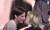 프랑스 아미앵의 사립학교에 다니던 에마뉘엘 마크롱이 연극 공연을 성공적으로 마치자 당시 연극 교사였던 브리지트 트로노가 마크롱의 뺨에 키스를 해주고 있다. [영국 메일온라인]