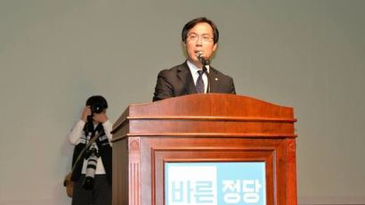 바른정당 김영우 "상식적이지 않은, 정도가 아닌 탈당"
