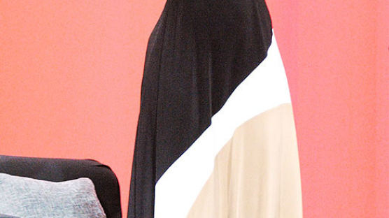 백악관 떠난 미셸 오바마, 첫 공식 석상에서 선택한 옷은?