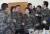 정의당 심상정 후보가 인천시 백령도 해병대 6여단을 방문해 장병들을 격려하고 있다. [사진 중앙포토]