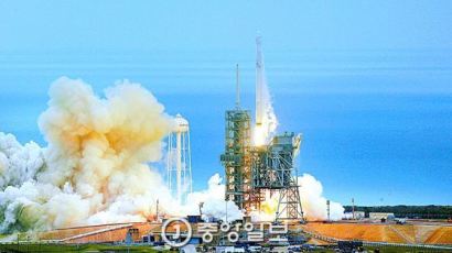 일론 머스크의 스페이스X, '스파이 위성' 발사 성공