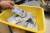 만나김치식당 한 켠에 놓인 노란색 바구니 안에 1000원 짜리 지폐가 쌓여있다. 청주=프리랜서 김성태