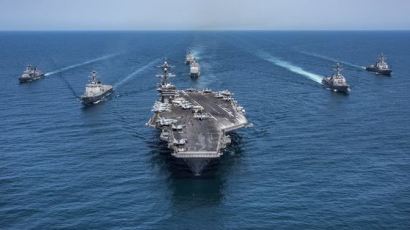 美해군이 페북에 공개한 칼빈슨함 참여 한미연합훈련 기동장면