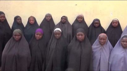 나이지리아 치복소녀 82명 석방…"보코하람 대원과 '포로 교환' 조건"