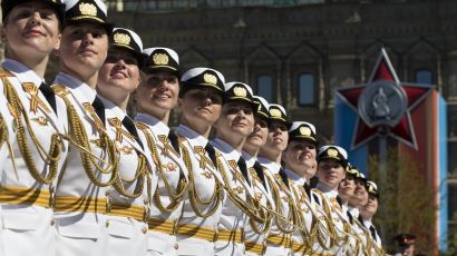 [서소문사진관]러시아여군들의 승전기념일 리허설