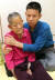 1급 시각장애인 김형종씨(오른쪽)가 99세 어머니 박안순씨의 어깨를 주무르자 박씨가 활짝 웃었다. [최정동 기자]