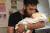 지난 4일 태어난 아기 '쥐스탱 트뤼도 아담 빌란'을 안고 있는 무하마드. [무하마드 빌란 페이스북]