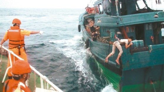 대만 해경 불법 조업 중국 어선에 발포…中 “분개, 즉각 석방하라”