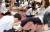 8일 오후 대전 동산고등학교 체육관에서 열린  '효사랑 세족식'에서 한 학생이 어머니의 발에 입맞추고 있다.프리랜서 김성태