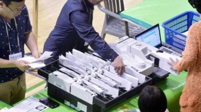 '투표율 1위' 광주, 투표지 분류기 오작동…개표 잠정 중단