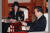김대중(우) 대통령이 26일 청와대에서 美 팝가수 마이클 잭슨(MICHAEL JACKSON)과 만나고 있다  [청와대사진기자단]
