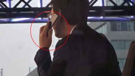 'JTBC 특집방송' 지켜보던 시민들 두 눈 의심케 한 유시민의 핸드폰 