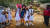 하얀 교복을 입은 스리랑카 학생들.
