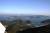미륵산 케이블카 터미널에서 내려다본 한려수도 다도해는 바다 색이 물감처럼 곱다. 맨 뒤로 보이는 섬은 거제도, 그 앞이 한산도다. 아래로 보이는 해안 마을이 태화물산과 수봉식당이 있는 산양읍 영운리. 2009년 1월 사진이다.