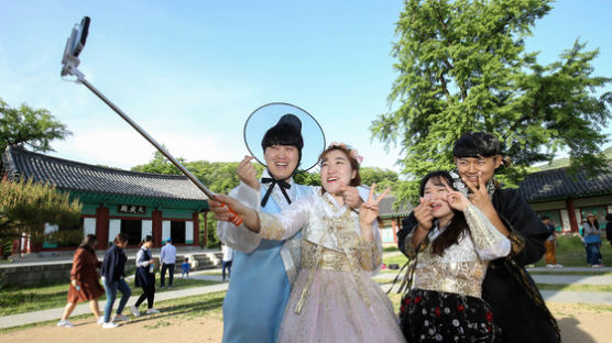 “전주 한옥마을·향교에 가면 나도 김유정·박보검 변신”