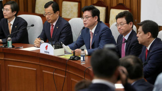 한국당, 바른정당 탈당파 13명 복당 재승인 마무리…바른정당 추가 탈당자 나올까