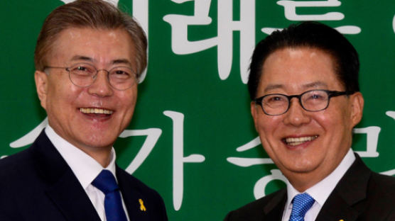박지원 “文 ‘임을 위한 행진곡’ 제창ㆍ역사교과서 폐지 환영…바른정당과 통합은 아니야”